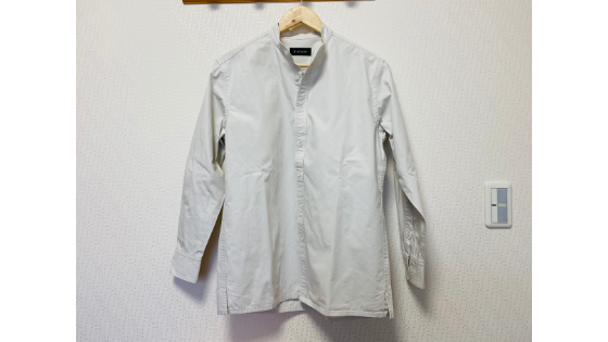leeapブランドの白シャツ